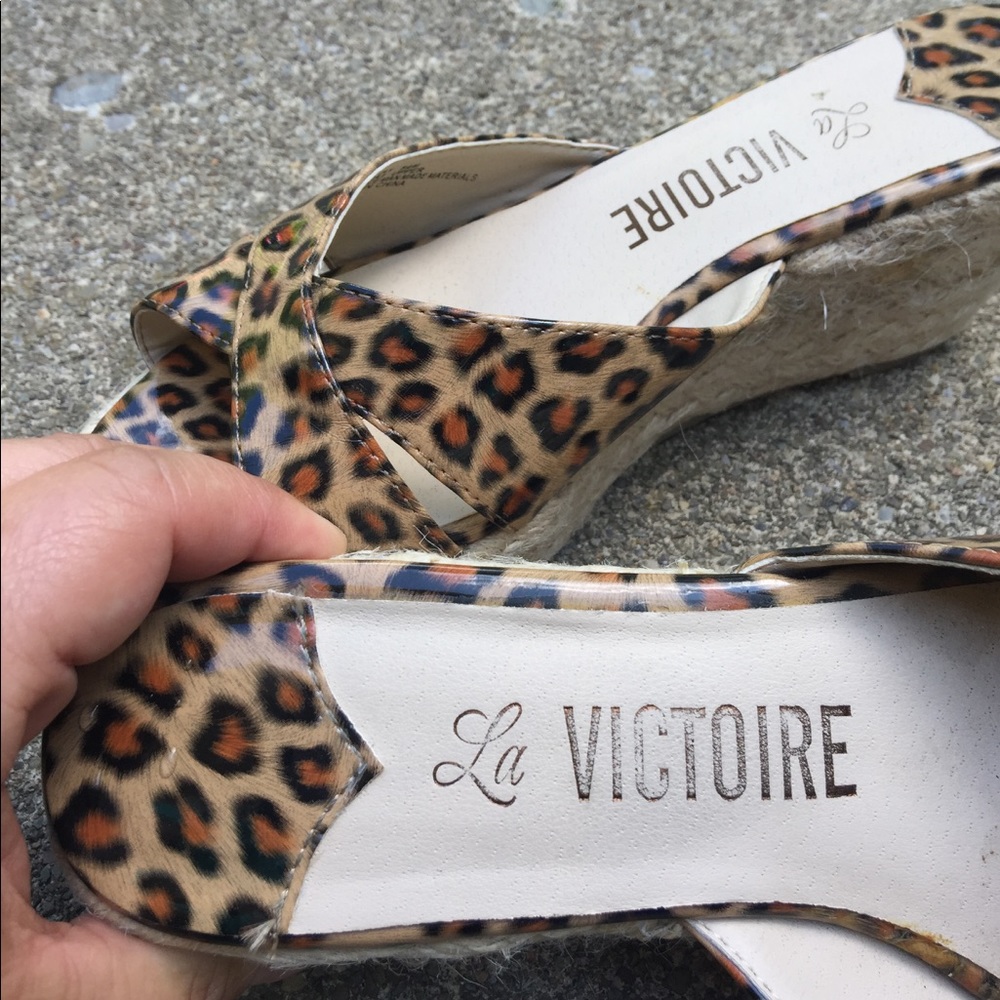 La Victoire Leopard Print Wedge Slides Size 8.5m - image 4